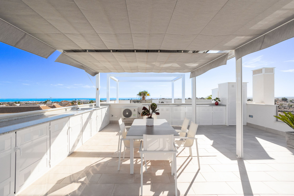 For sale - 2 Bedroom 2 Bathroom Apartment - Top Floor Apartment in Orihuela - Villamartin  - Alicante