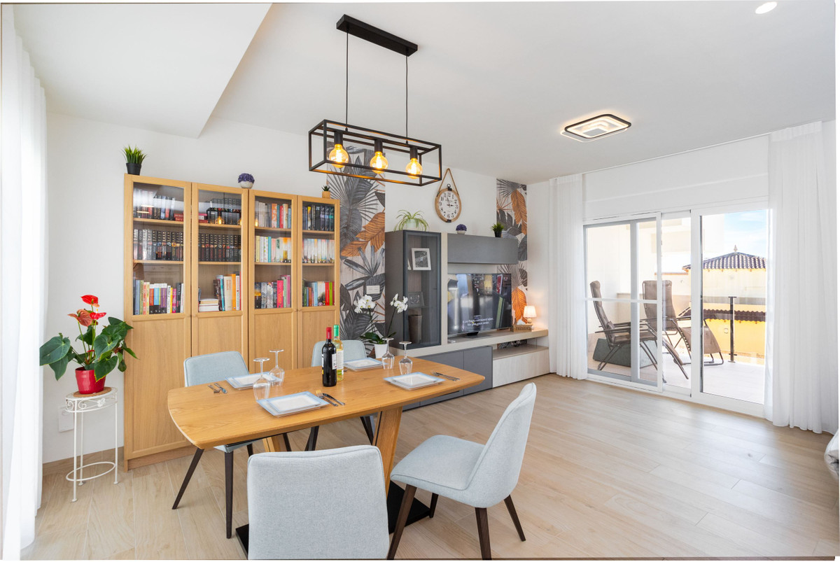 For sale - 2 Bedroom 2 Bathroom Apartment - Top Floor Apartment in Orihuela - Villamartin  - Alicante