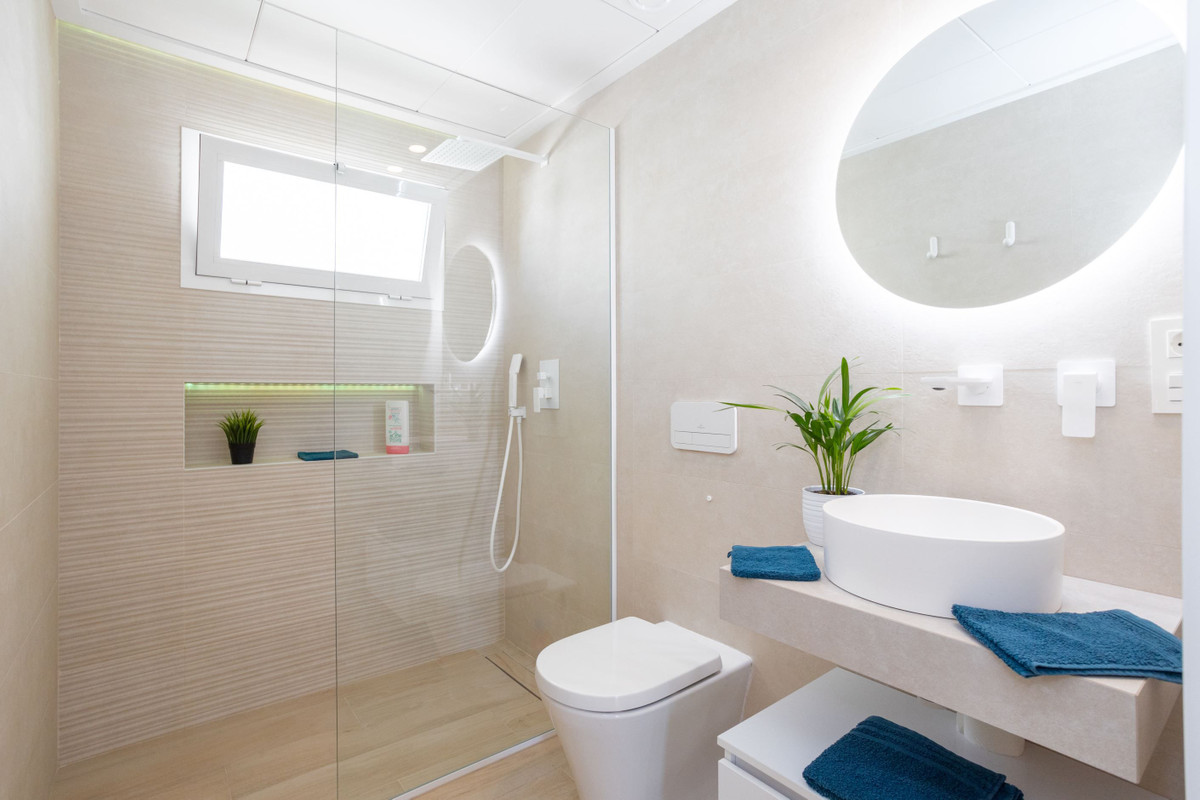 For sale - 2 Bedroom 2 Bathroom Apartment - Top Floor Apartment in Orihuela - Villamartin  - Alicante