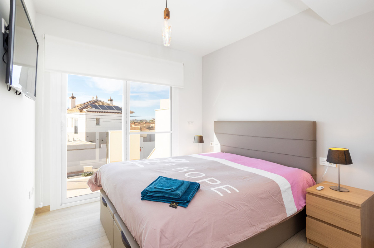 For sale - 2 Bedroom 2 Bathroom Apartment - Top Floor Apartment in Orihuela - Villamartin  - Alicante