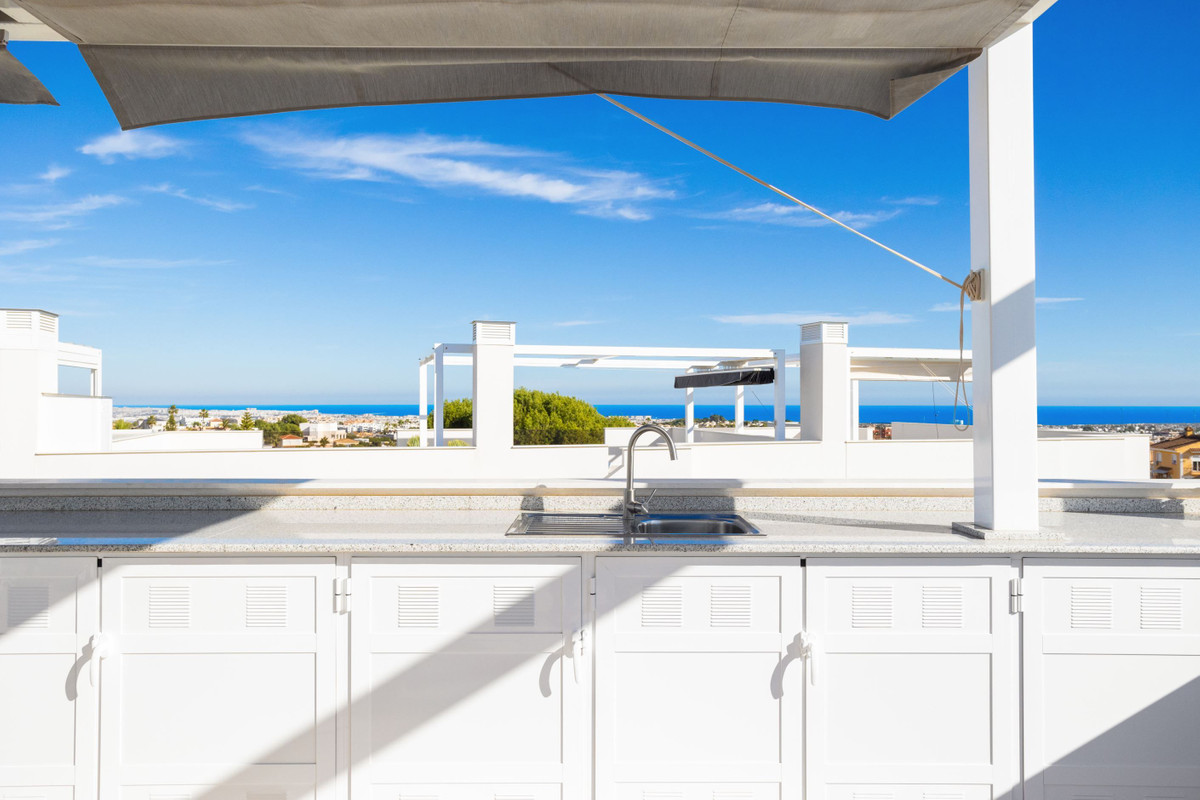 For sale - 2 Bedroom 2 Bathroom Apartment - Top Floor Apartment in Orihuela - Villamartin  - Alicante