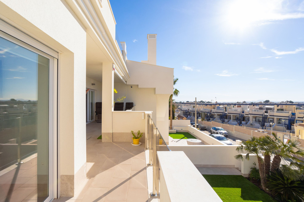 For sale - 2 Bedroom 2 Bathroom Apartment - Top Floor Apartment in Orihuela - Villamartin  - Alicante