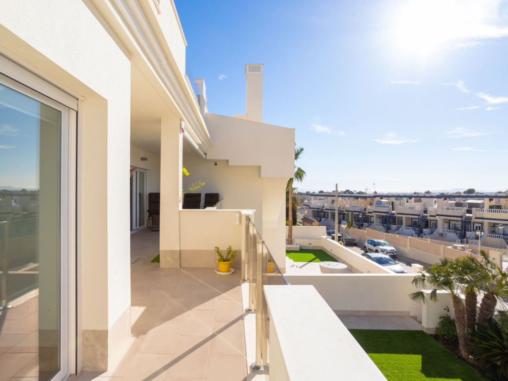 2 Bedroom 2 Bathroom Apartment - Top Floor Apartment in Orihuela