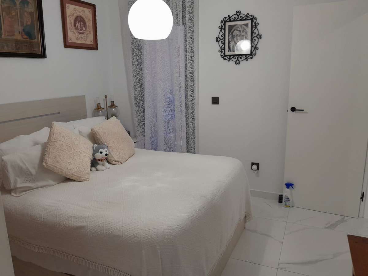 For sale - 3 Bedroom 2 Bathroom Apartment - Middle Floor Apartment in Torrevieja - Torrevieja Centro  - Alicante