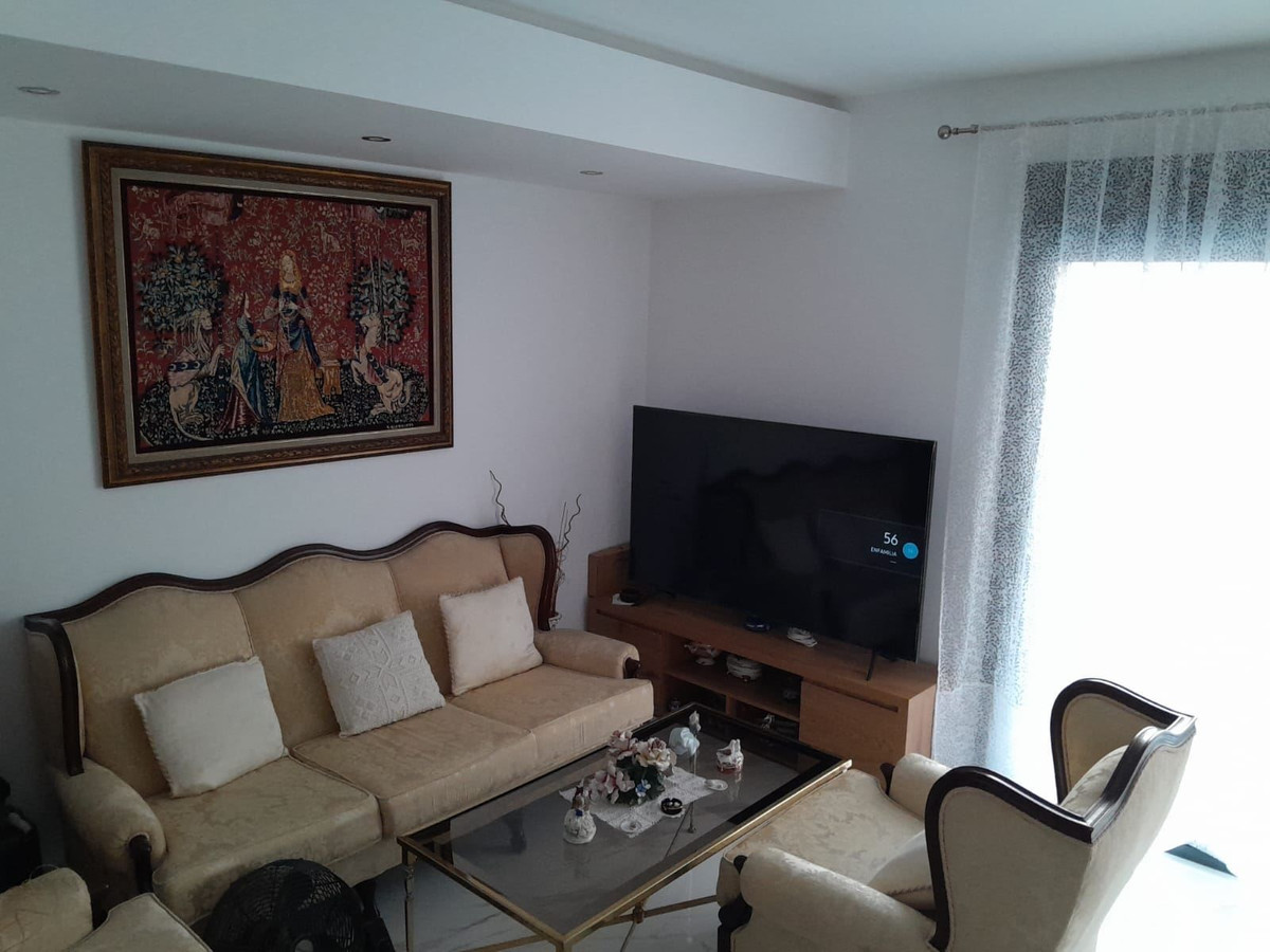 For sale - 3 Bedroom 2 Bathroom Apartment - Middle Floor Apartment in Torrevieja - Torrevieja Centro  - Alicante