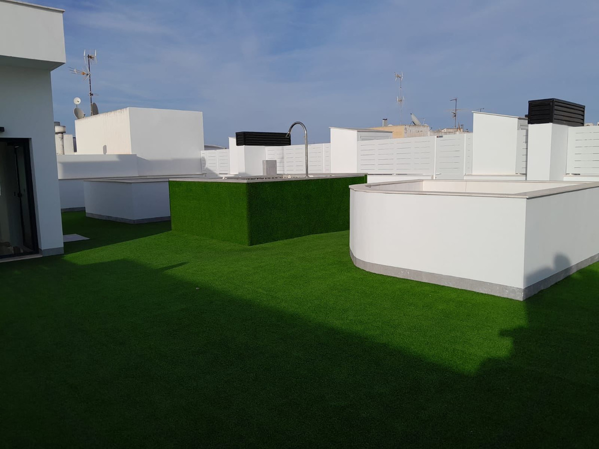 For sale - 3 Bedroom 2 Bathroom Apartment - Middle Floor Apartment in Torrevieja - Torrevieja Centro  - Alicante