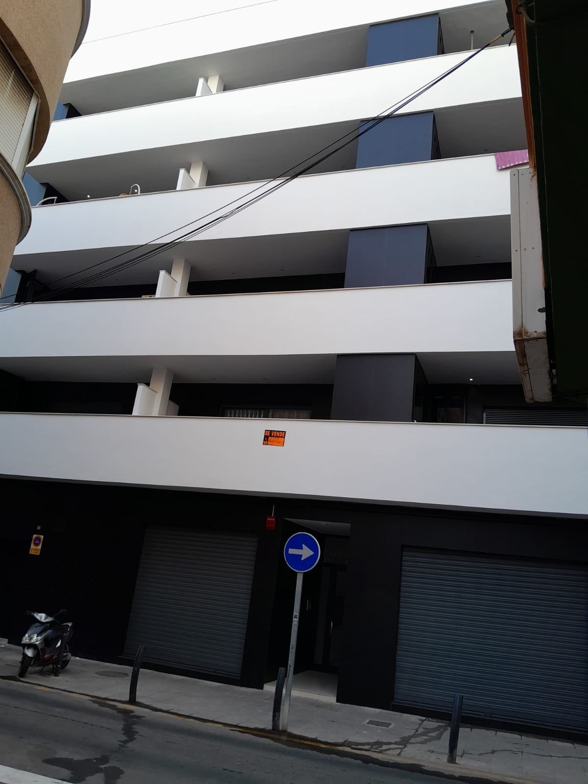 For sale - 3 Bedroom 2 Bathroom Apartment - Middle Floor Apartment in Torrevieja - Torrevieja Centro  - Alicante