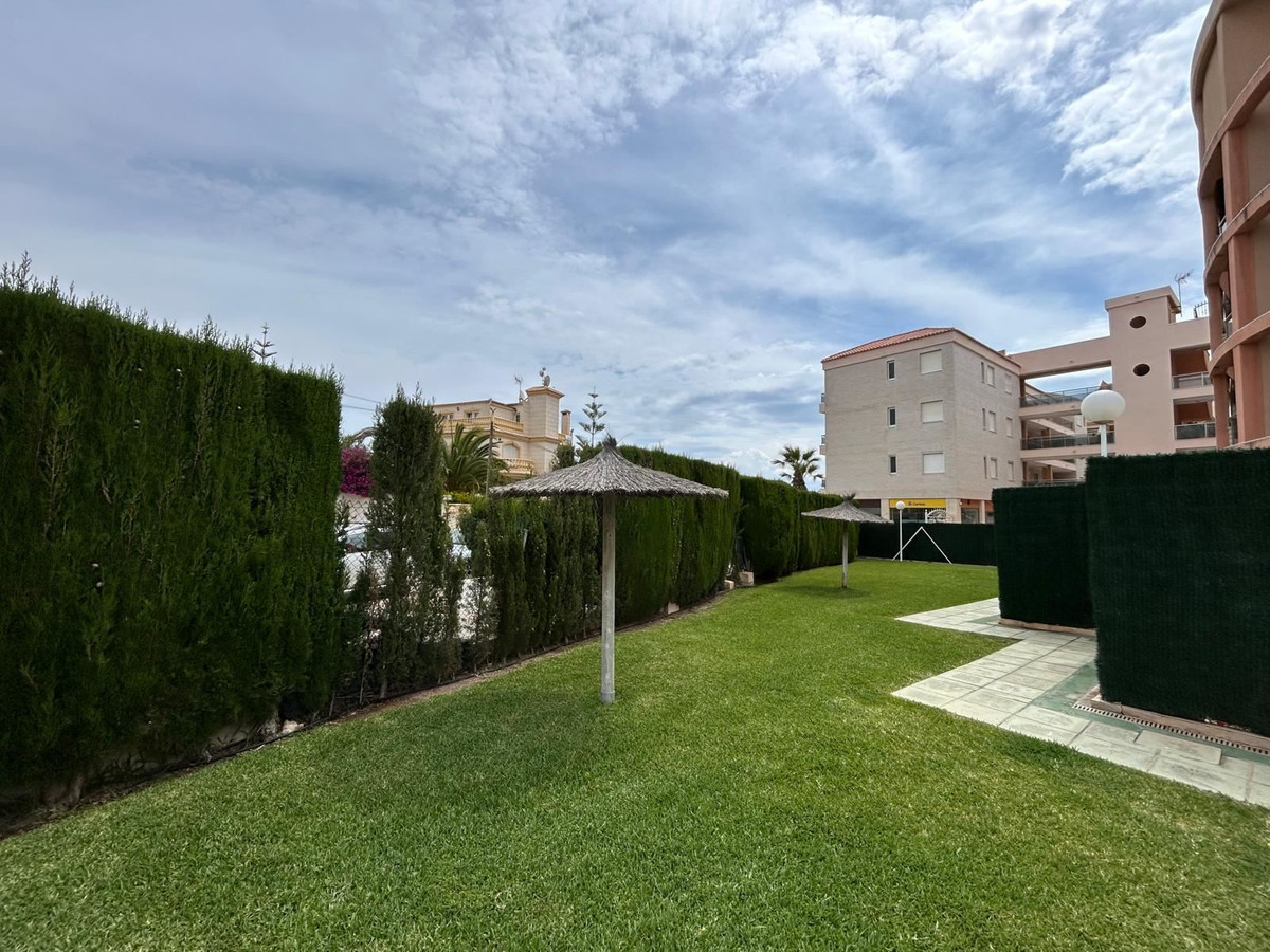 For sale - 3 Bedroom 2 Bathroom Apartment - Middle Floor Apartment in Orihuela - Playa Flamenca  - Alicante