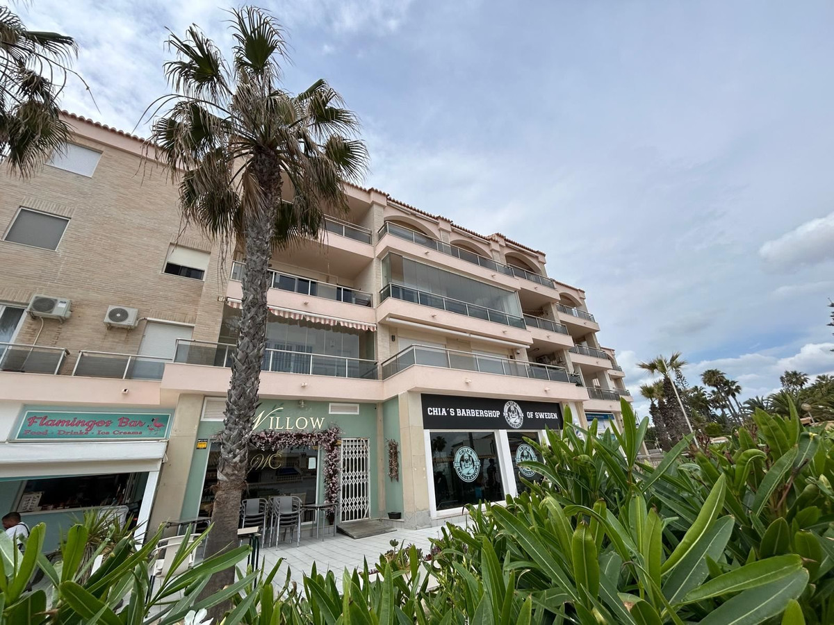 For sale - 3 Bedroom 2 Bathroom Apartment - Middle Floor Apartment in Orihuela - Playa Flamenca  - Alicante