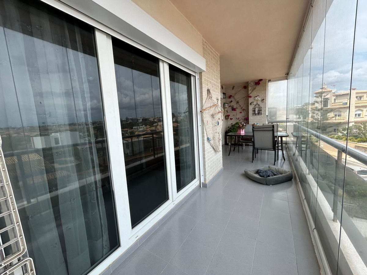 For sale - 3 Bedroom 2 Bathroom Apartment - Middle Floor Apartment in Orihuela - Playa Flamenca  - Alicante