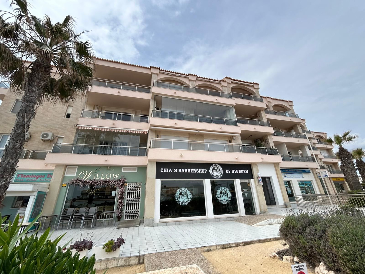 For sale - 3 Bedroom 2 Bathroom Apartment - Middle Floor Apartment in Orihuela - Playa Flamenca  - Alicante