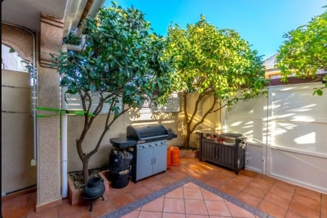 For sale - 3 Bedroom 2 Bathroom House - Townhouse in Torrevieja - Torrevieja Centro  - Alicante