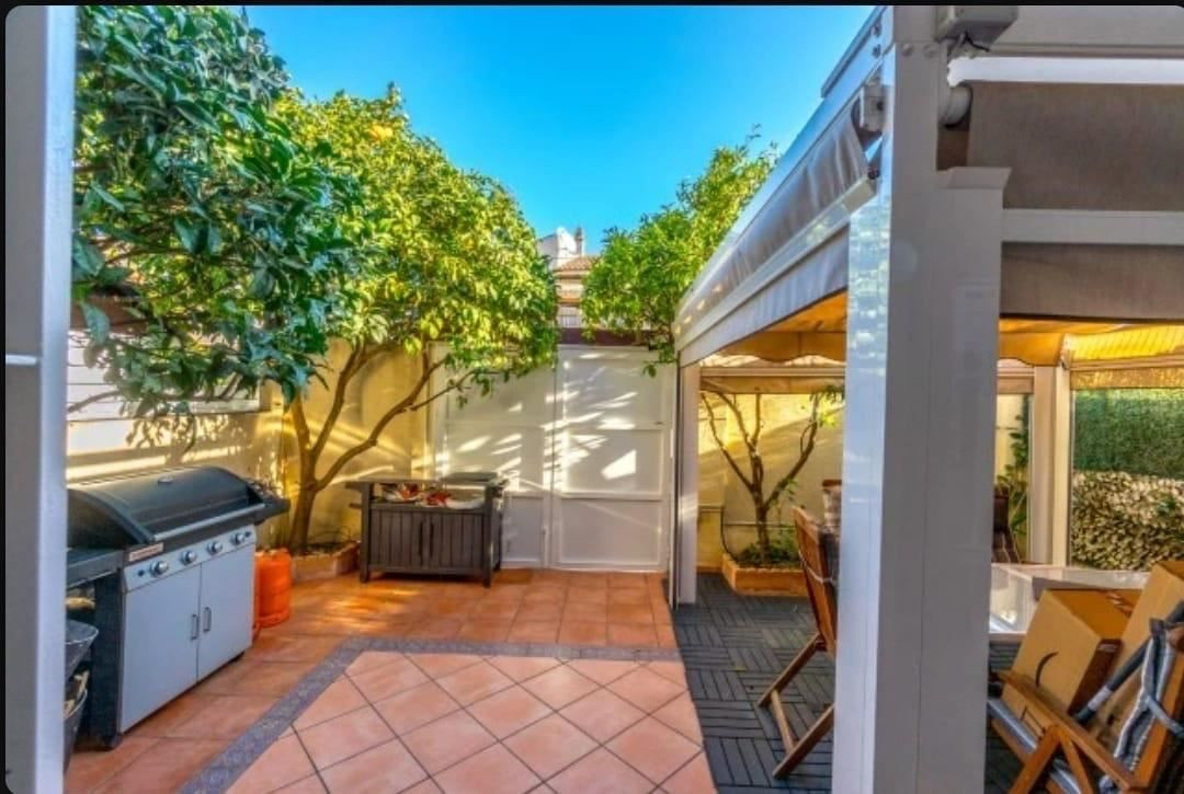 For sale - 3 Bedroom 2 Bathroom House - Townhouse in Torrevieja - Torrevieja Centro  - Alicante