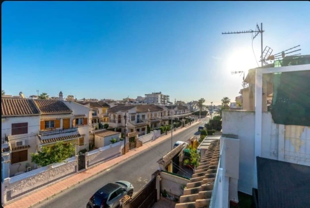 For sale - 3 Bedroom 2 Bathroom House - Townhouse in Torrevieja - Torrevieja Centro  - Alicante