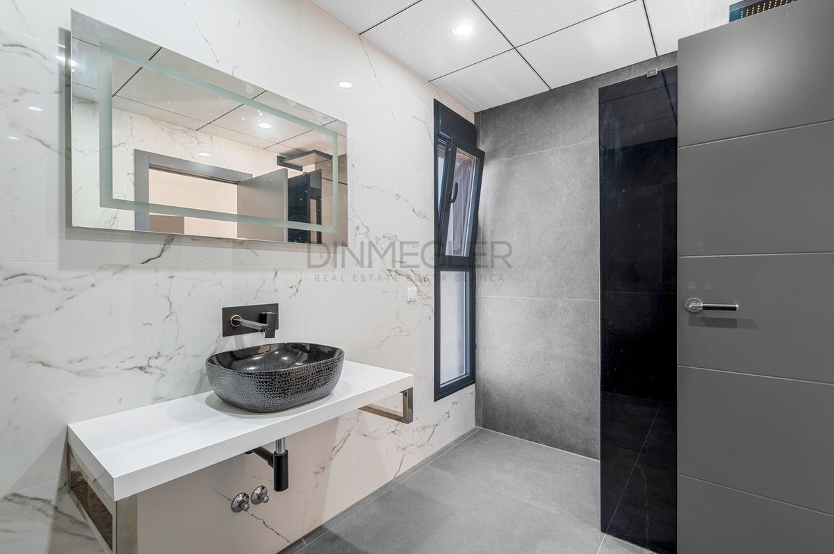 For sale - 4 Bedroom 3 Bathroom House - Detached Villa in Orihuela - Campoamor  - Alicante