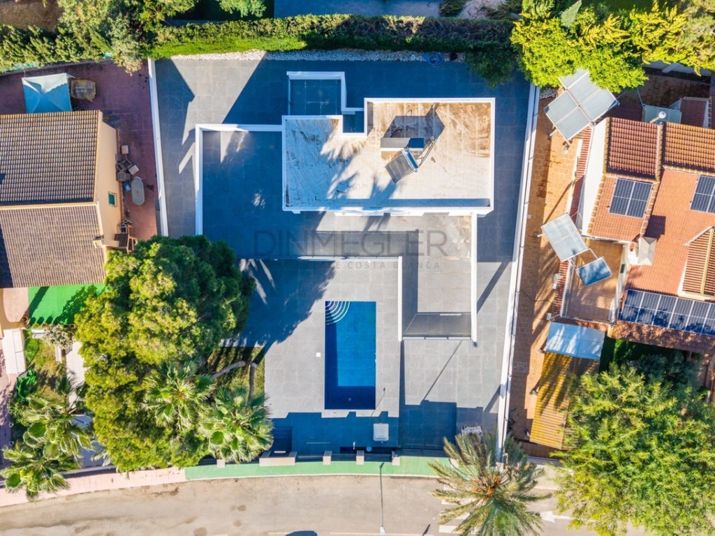 4 Bedroom 3 Bathroom House - Detached Villa in Orihuela