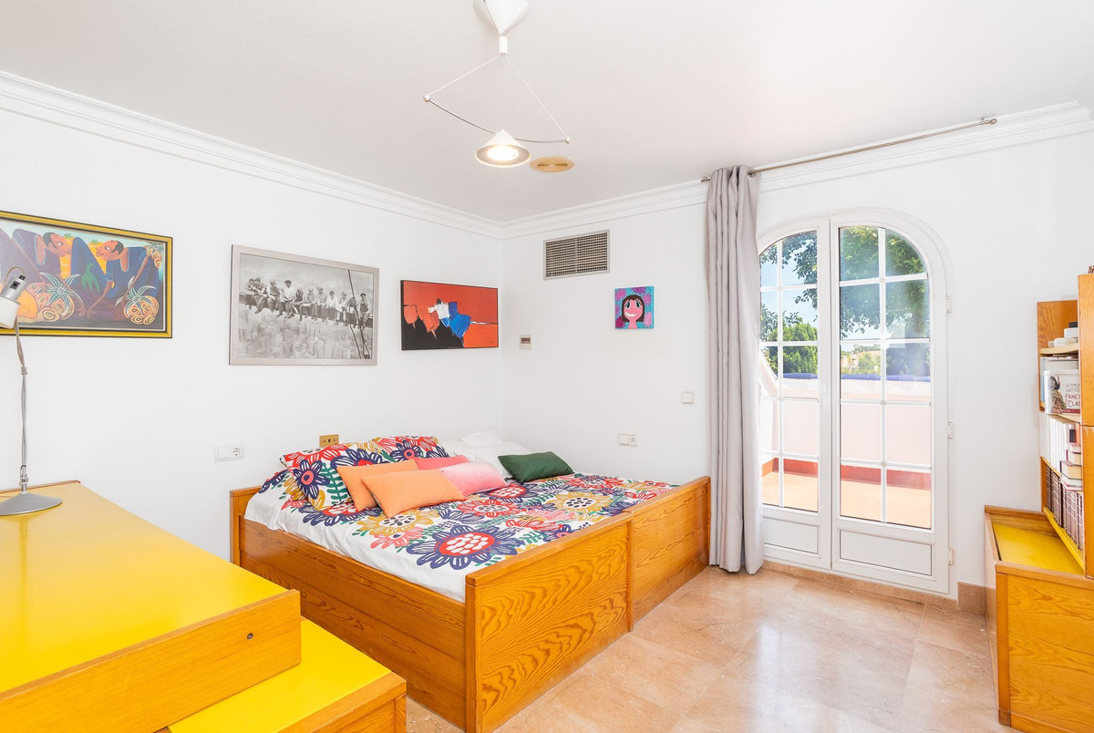 For sale - 4 Bedroom 4 Bathroom House - Detached Villa in Torrevieja - Torrevieja Centro  - Alicante