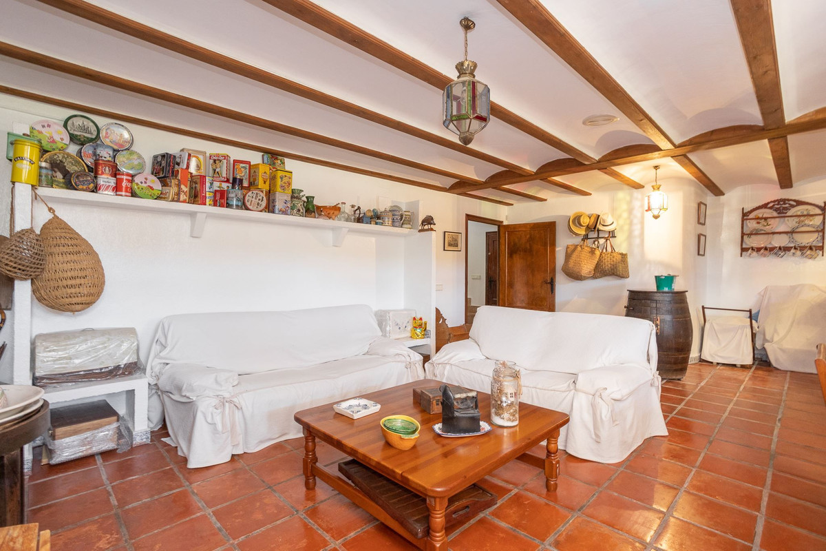 For sale - 4 Bedroom 4 Bathroom House - Detached Villa in Torrevieja - Torrevieja Centro  - Alicante