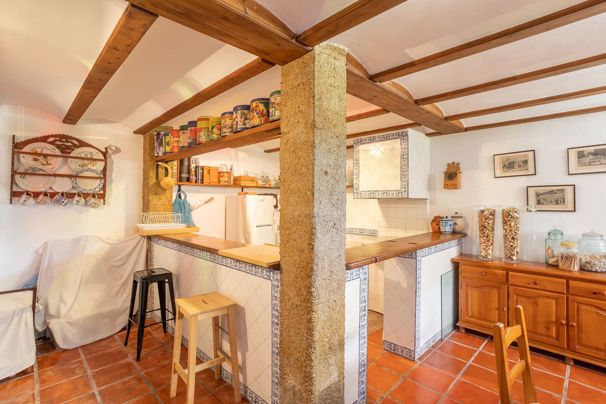 For sale - 4 Bedroom 4 Bathroom House - Detached Villa in Torrevieja - Torrevieja Centro  - Alicante
