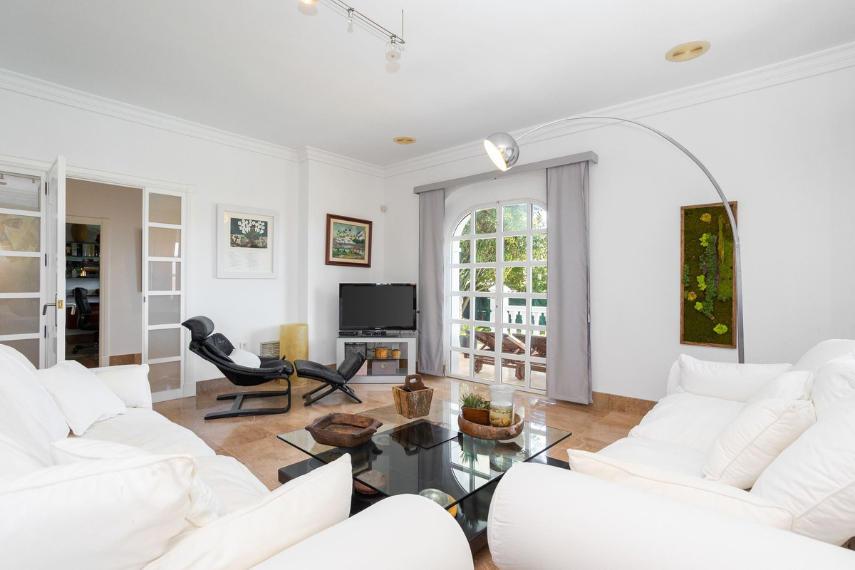 For sale - 4 Bedroom 4 Bathroom House - Detached Villa in Torrevieja - Torrevieja Centro  - Alicante