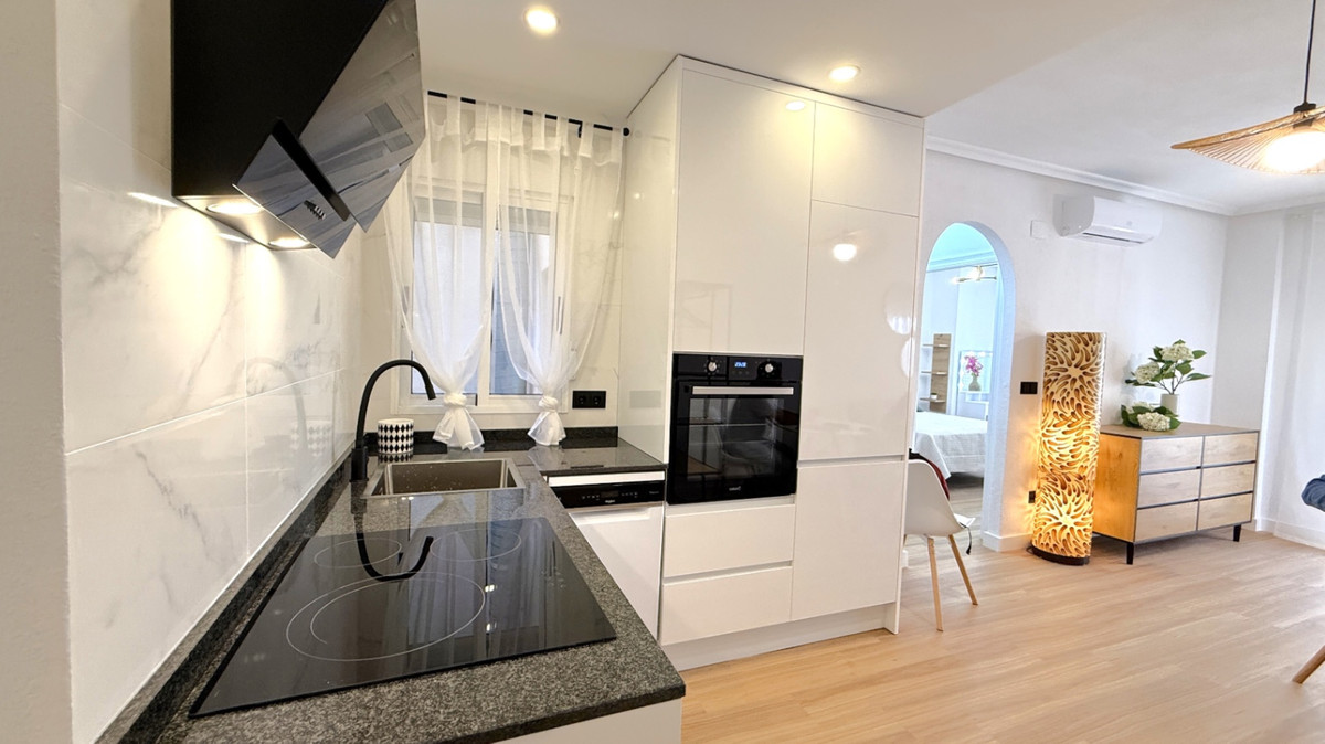 For sale - 2 Bedroom 1 Bathroom Apartment - Ground Floor Apartment in Torrevieja - Torrevieja Centro  - Alicante