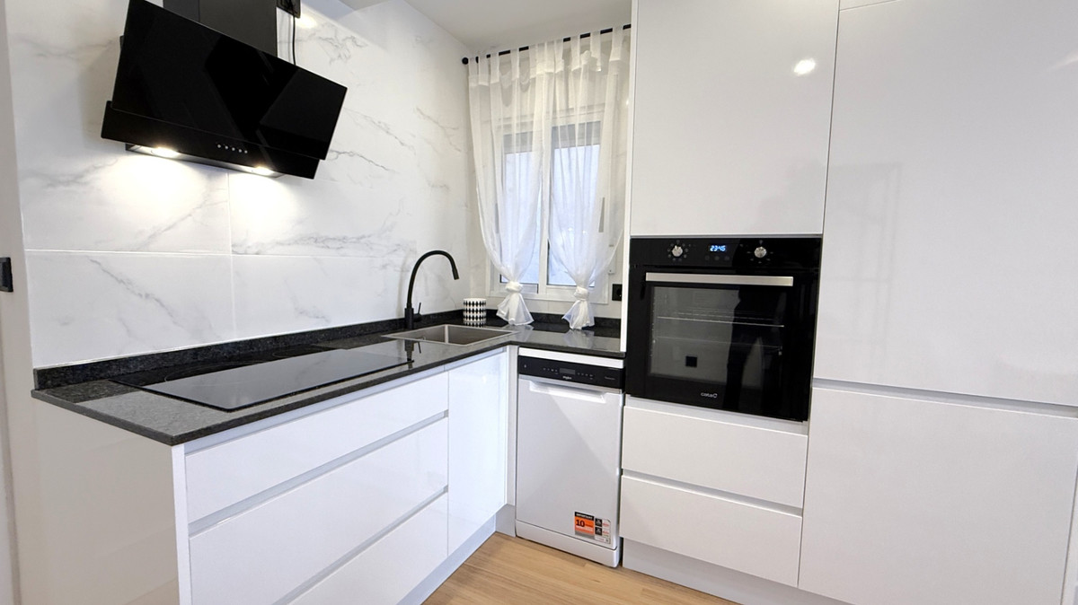 For sale - 2 Bedroom 1 Bathroom Apartment - Ground Floor Apartment in Torrevieja - Torrevieja Centro  - Alicante