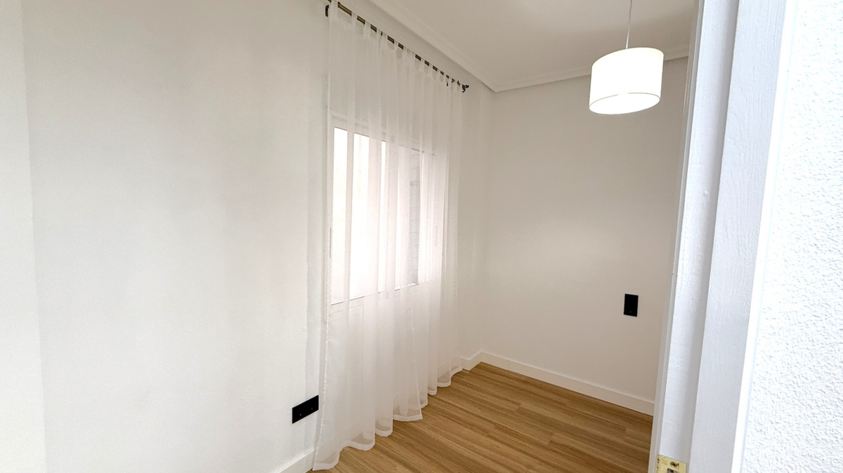 For sale - 2 Bedroom 1 Bathroom Apartment - Ground Floor Apartment in Torrevieja - Torrevieja Centro  - Alicante