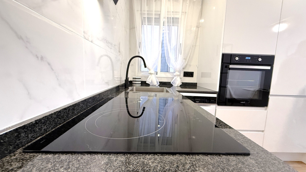 For sale - 2 Bedroom 1 Bathroom Apartment - Ground Floor Apartment in Torrevieja - Torrevieja Centro  - Alicante