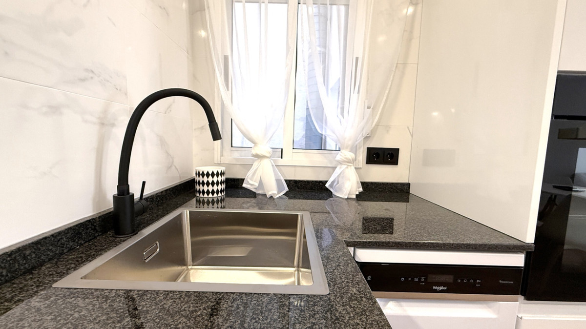 For sale - 2 Bedroom 1 Bathroom Apartment - Ground Floor Apartment in Torrevieja - Torrevieja Centro  - Alicante