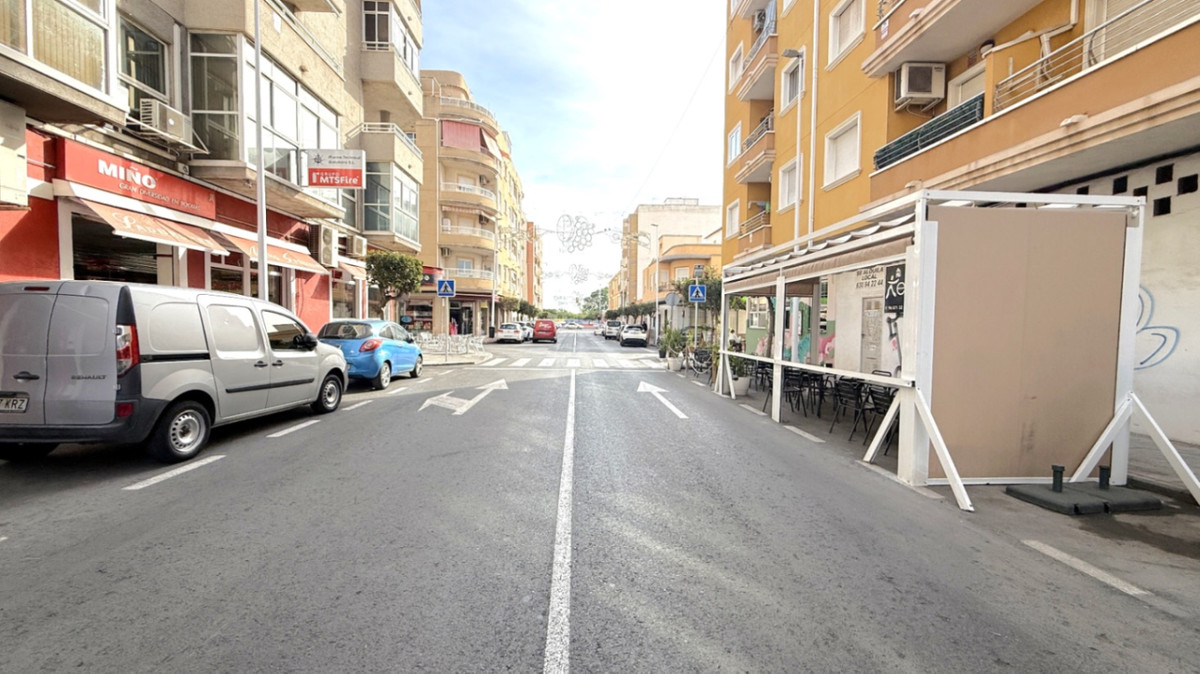 For sale - 2 Bedroom 1 Bathroom Apartment - Ground Floor Apartment in Torrevieja - Torrevieja Centro  - Alicante