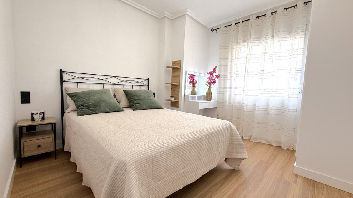 For sale - 2 Bedroom 1 Bathroom Apartment - Ground Floor Apartment in Torrevieja - Torrevieja Centro  - Alicante
