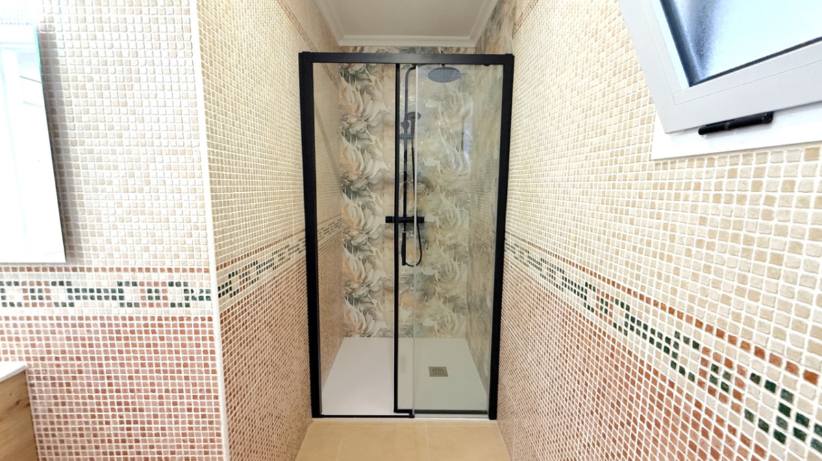 For sale - 2 Bedroom 1 Bathroom Apartment - Middle Floor Apartment in Torrevieja - Torrevieja Centro  - Alicante