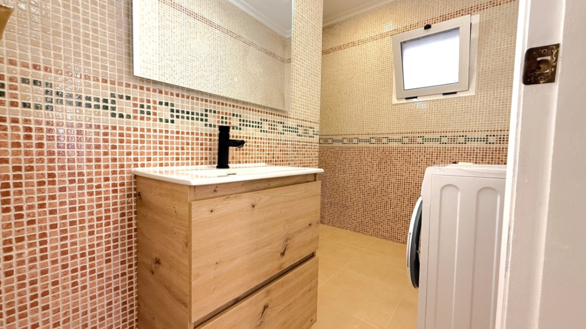 For sale - 2 Bedroom 1 Bathroom Apartment - Ground Floor Apartment in Torrevieja - Torrevieja Centro  - Alicante
