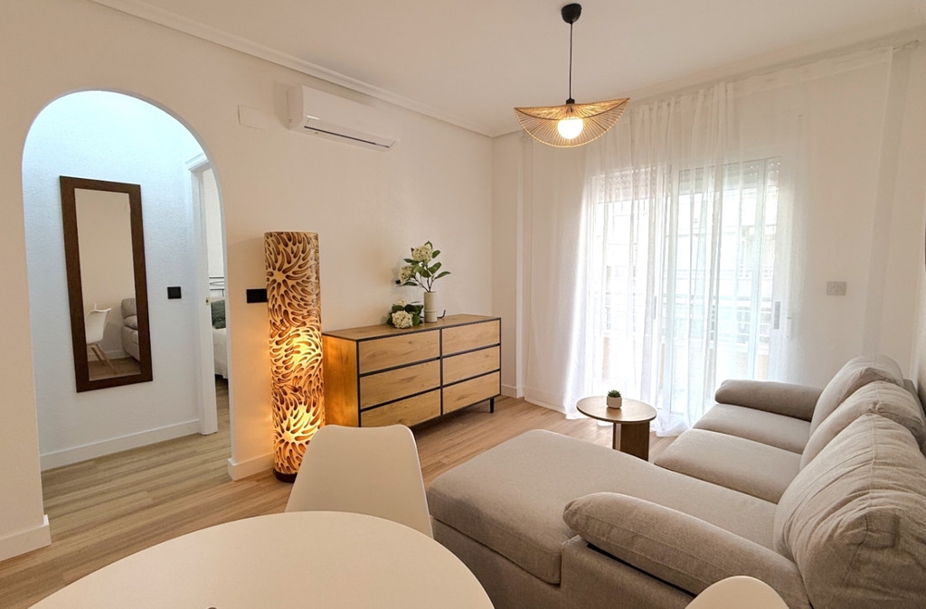 2 Bedroom 1 Bathroom Apartment - Middle Floor Apartment in Torrevieja