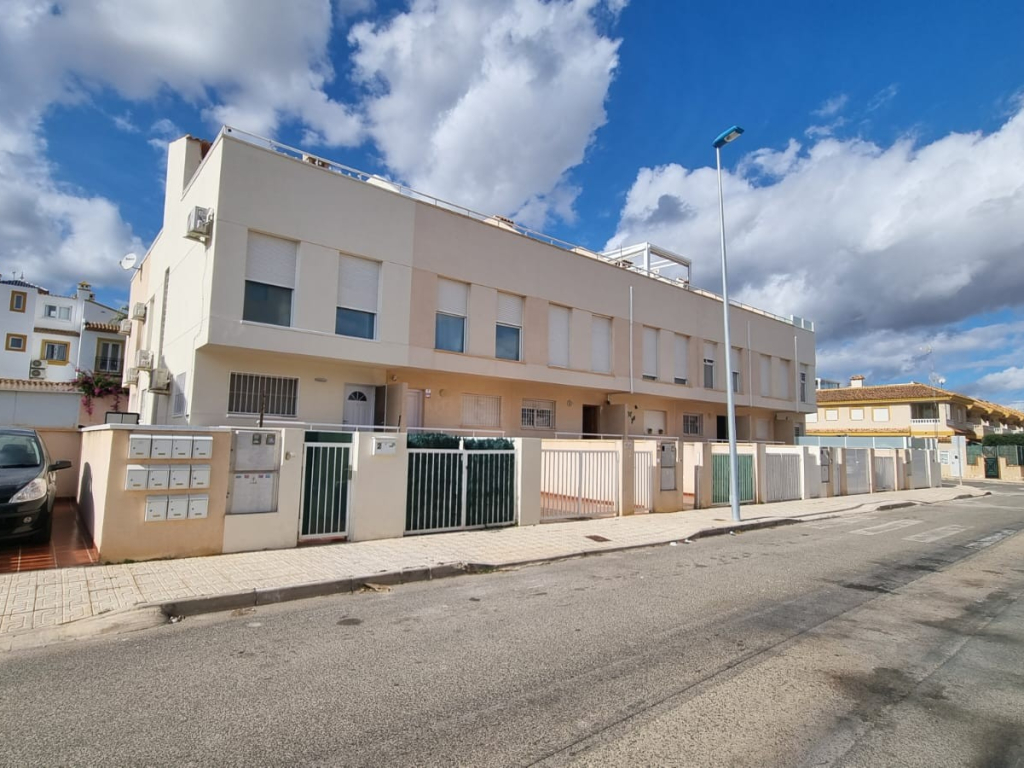 3 Bedroom 3 Bathroom Town House in Villamartin