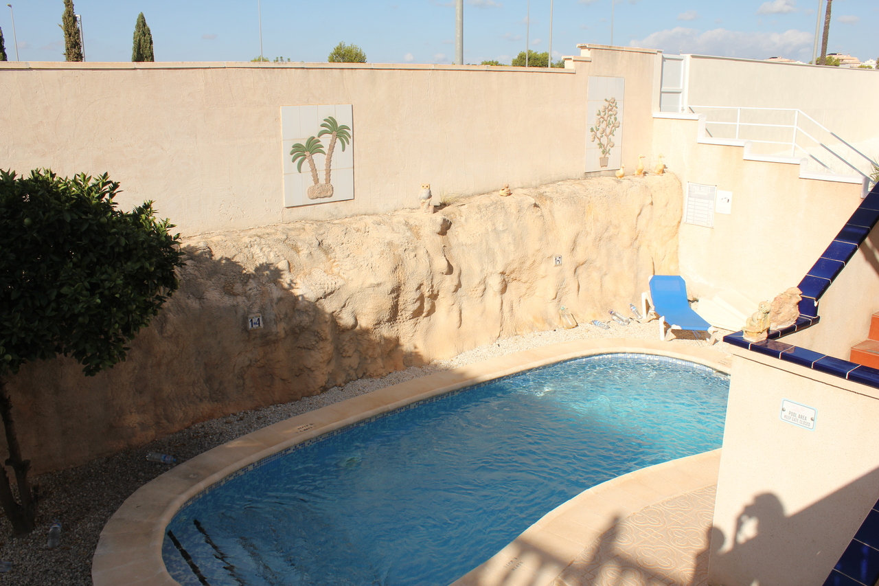 For sale - 5 Bedroom 3 Bathroom Villa in La Zenia - Costa Blanca  - Alicante