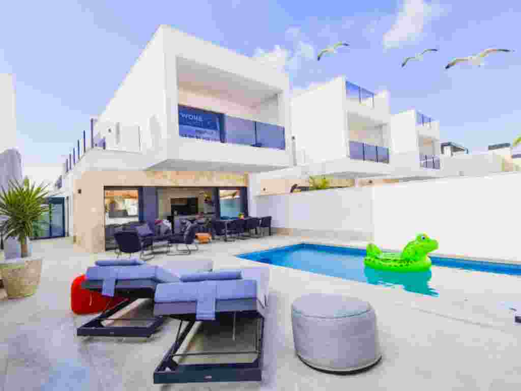 3 Bedroom 3 Bathroom Villa in San Pedro del Pinatar
