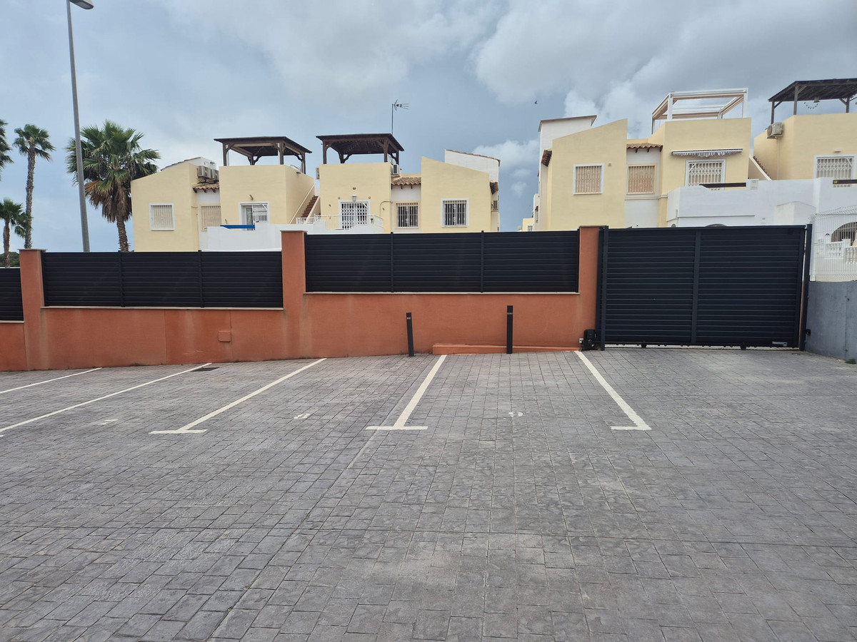 For sale - 2 Bedroom 2 Bathroom  Apartment in Villamartin - Orihuela Costa  - Alicante