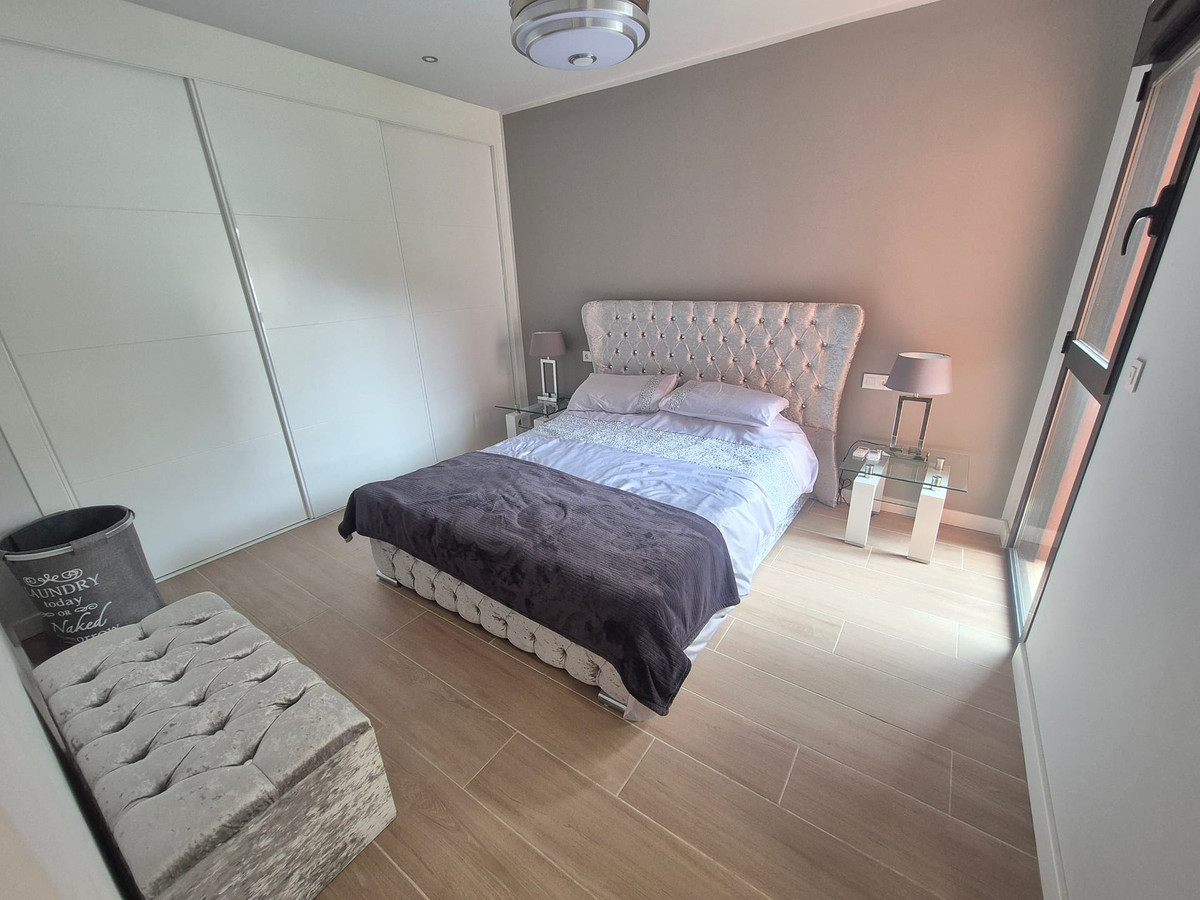 For sale - 2 Bedroom 2 Bathroom  Apartment in Villamartin - Orihuela Costa  - Alicante