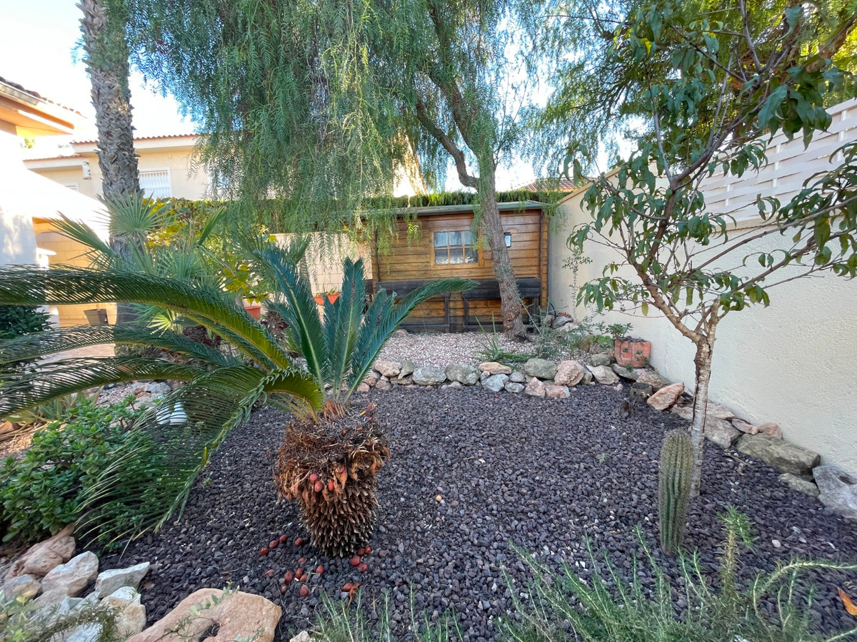 For sale - 5 Bedroom 3 Bathroom House - Detached Villa in Rojales - Benimar  - Alicante