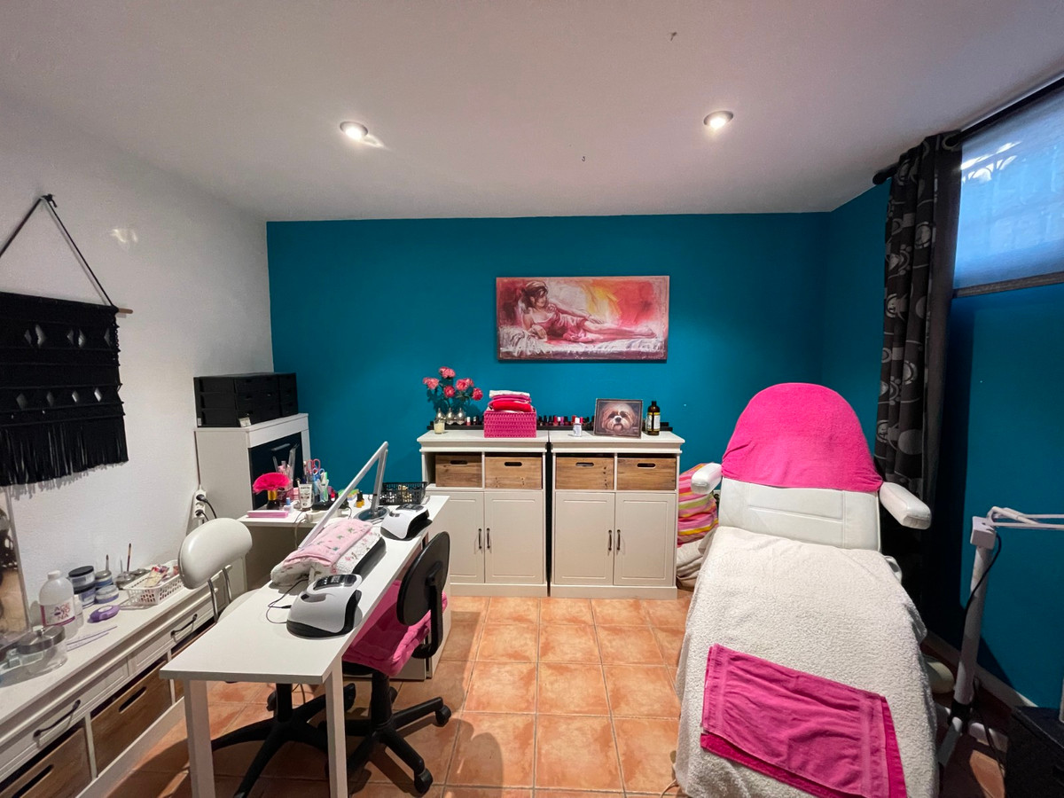 For sale - 5 Bedroom 3 Bathroom House - Detached Villa in Rojales - Benimar  - Alicante