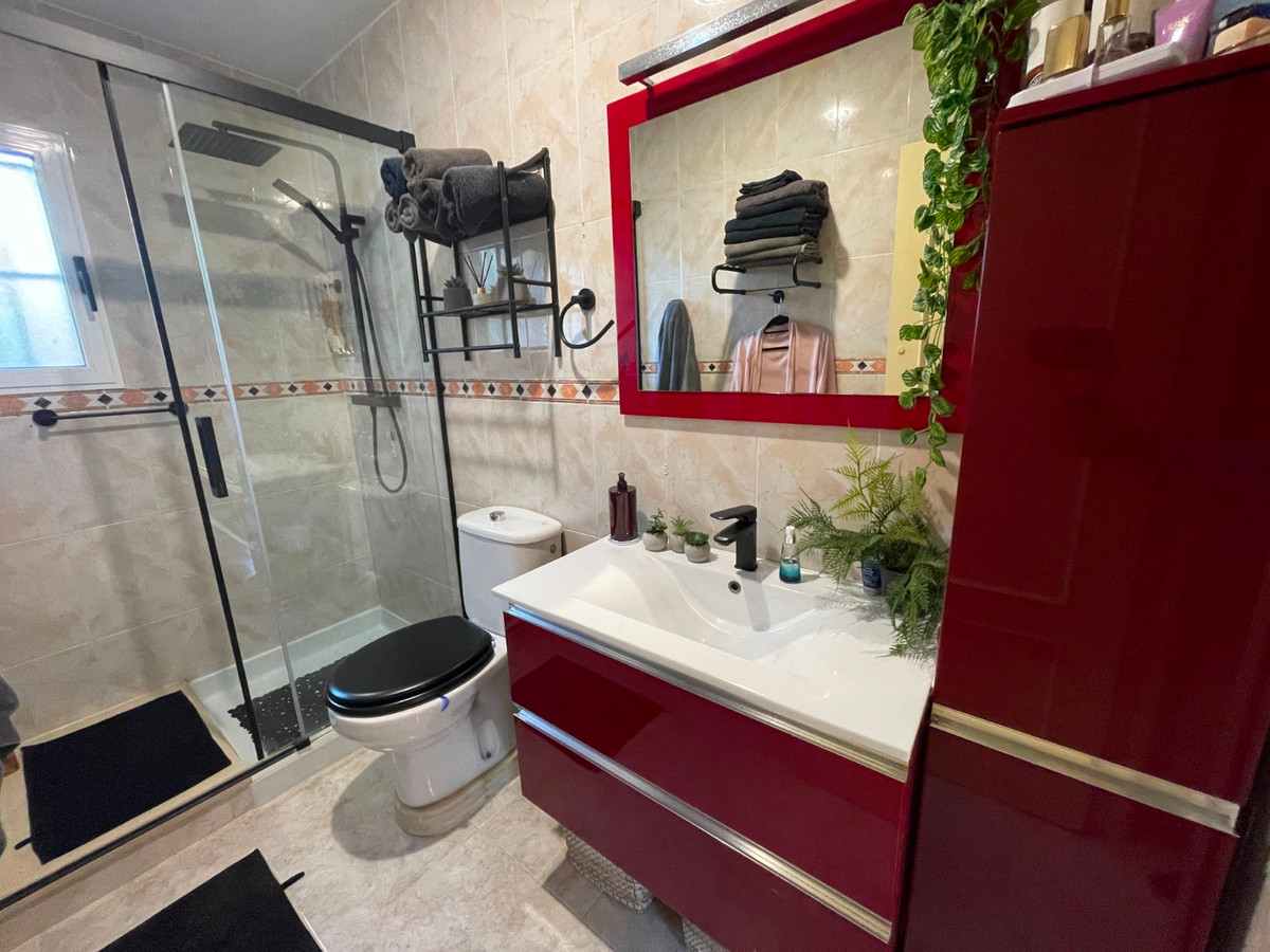 For sale - 5 Bedroom 3 Bathroom House - Detached Villa in Rojales - Benimar  - Alicante