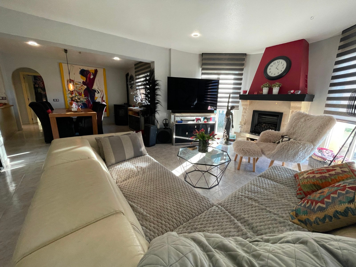 For sale - 5 Bedroom 3 Bathroom House - Detached Villa in Rojales - Benimar  - Alicante