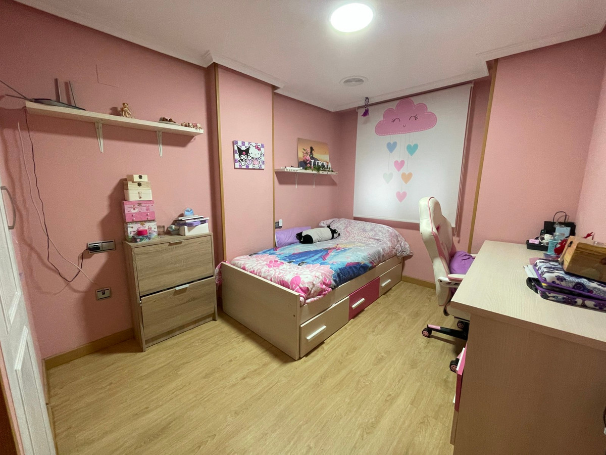 For sale - 4 Bedroom 2 Bathroom Apartment - Ground Floor Apartment in Torrevieja - Torrevieja Centro  - Alicante