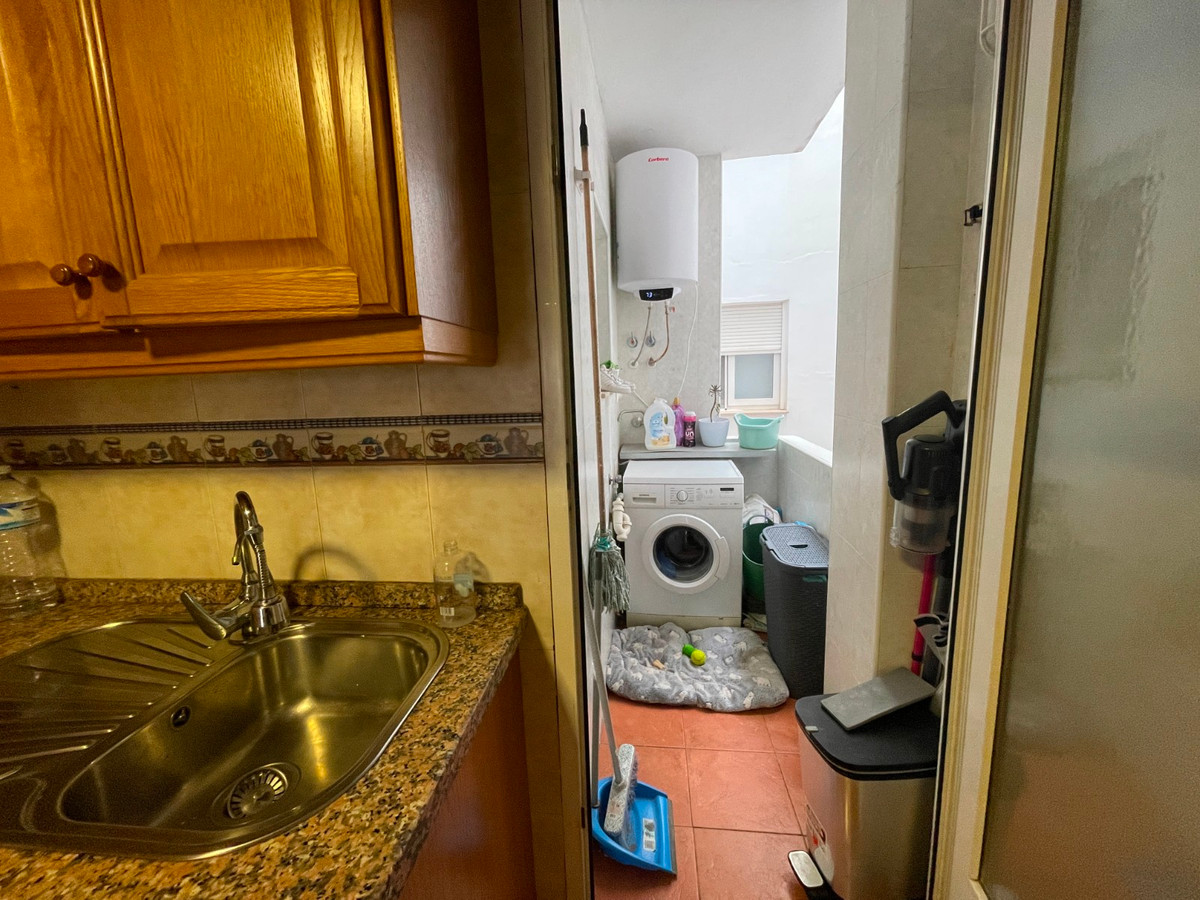 For sale - 4 Bedroom 2 Bathroom Apartment - Ground Floor Apartment in Torrevieja - Torrevieja Centro  - Alicante