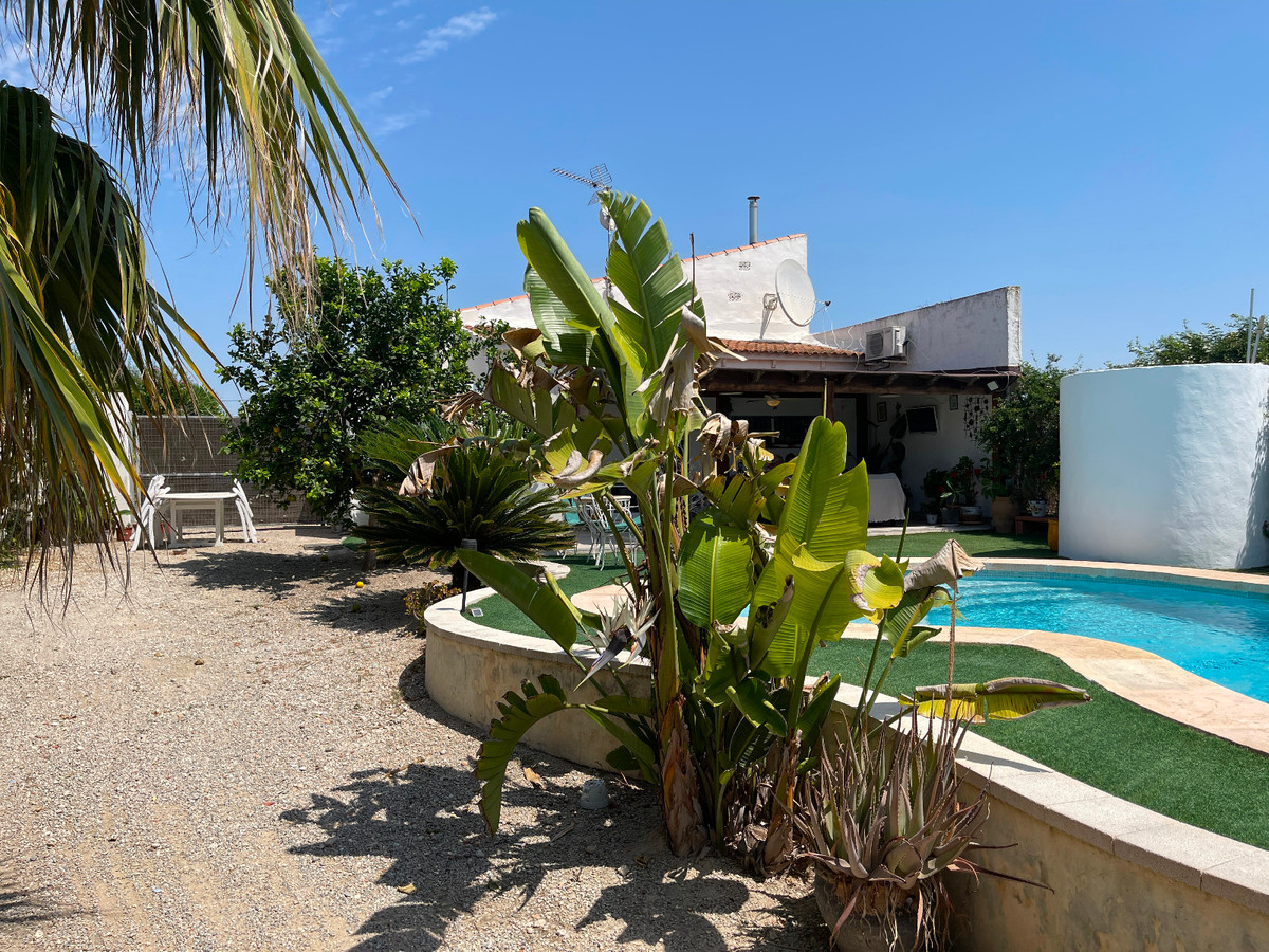 For sale - 4 Bedroom 3 Bathroom House - Detached Villa in Daya Nueva - Daya Nueva Centro  - Alicante