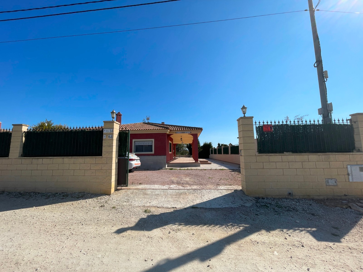 For sale - 3 Bedroom 2 Bathroom House - Detached Villa in Albatera - Albatera Centro  - Alicante