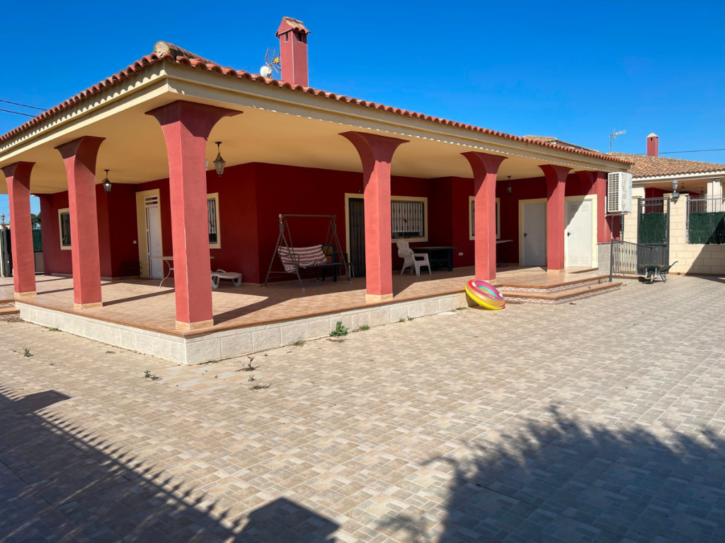3 Bedroom 2 Bathroom House - Detached Villa in Albatera