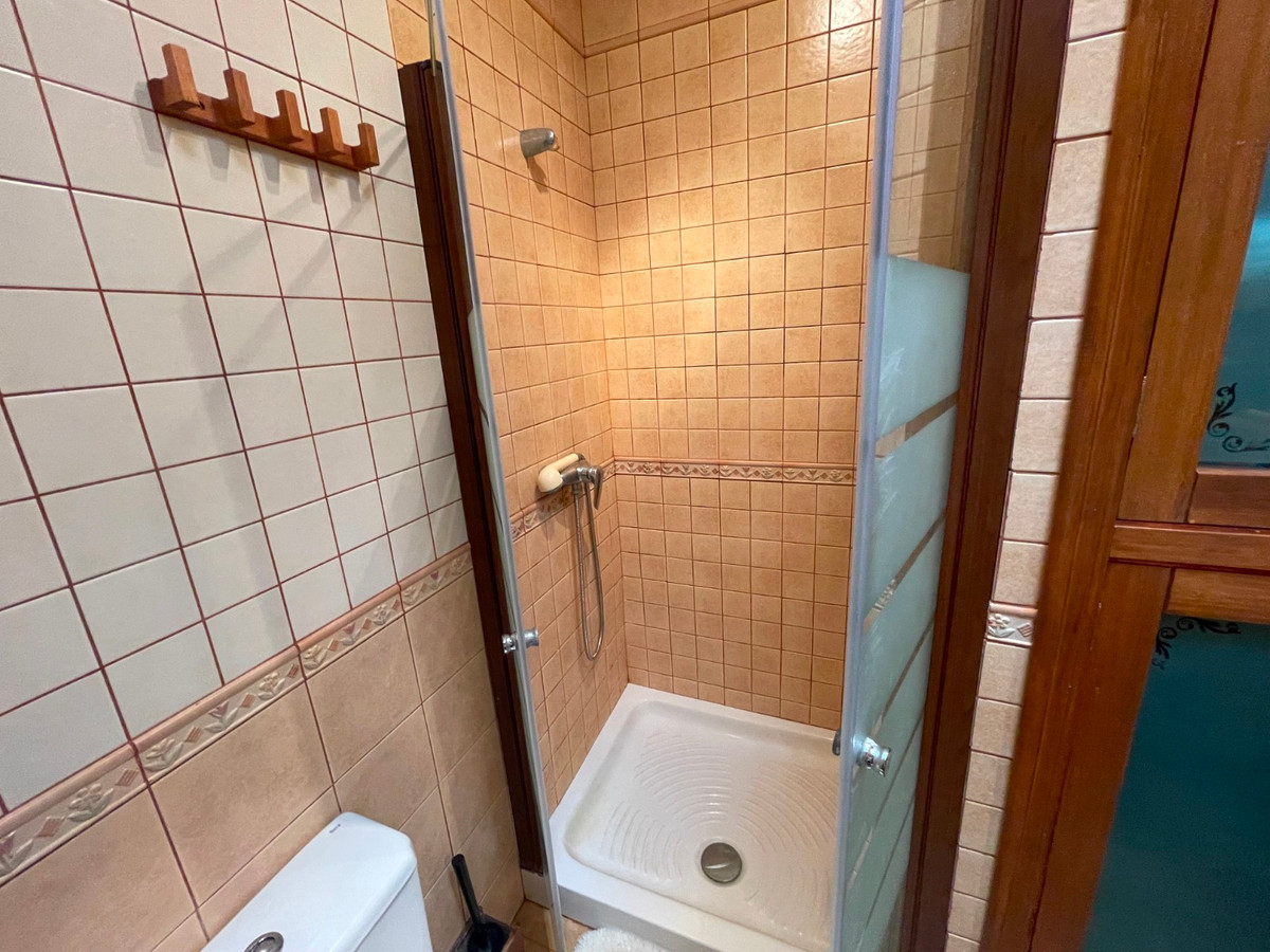 For sale - 5 Bedroom 2 Bathroom House - Detached Villa in San Miguel de Salinas - San Miguel de Salinas Centro  - Alicante
