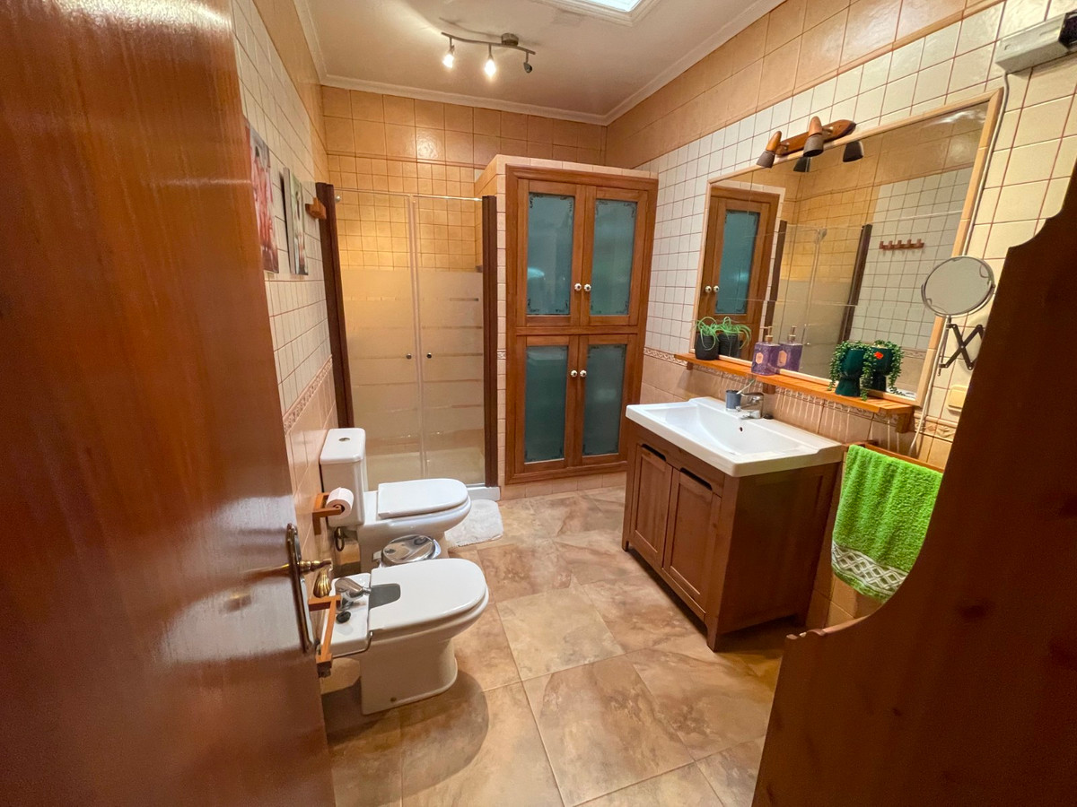 For sale - 5 Bedroom 2 Bathroom House - Detached Villa in San Miguel de Salinas - San Miguel de Salinas Centro  - Alicante